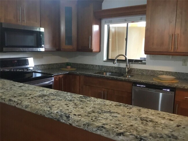 Foto del edificio - 153 Lakeview Dr