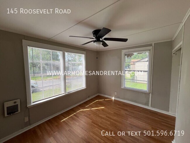 Foto del edificio - 145 Roosevelt Rd