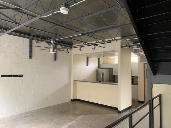Building Photo - 4801 S Congress Ave