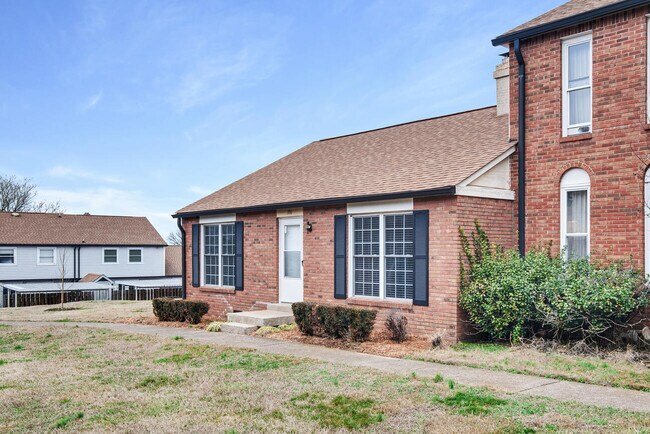 Building Photo - 330 Huntington Ridge Dr