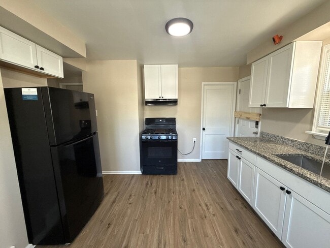 Building Photo - Fully Renovated 3-Bedroom Home – Move-In R...