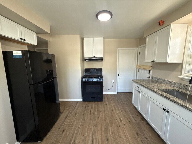 Building Photo - Fully Renovated 3-Bedroom Home  Move-In Re...