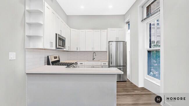 Building Photo - Brand New 3Bed Located in Heart of Gold Coast