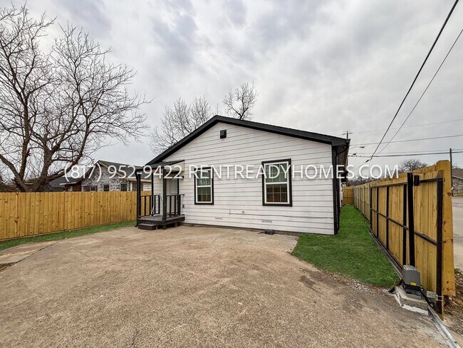 Building Photo - 1446 E Ann Arbor Ave