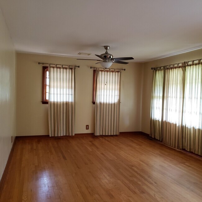 Building Photo - 32 Ormond Avenue