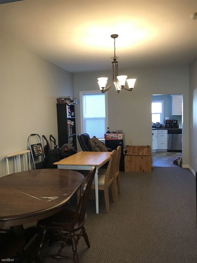 Building Photo - 5 br, 2 bath  - 1609 Hughitt Ave