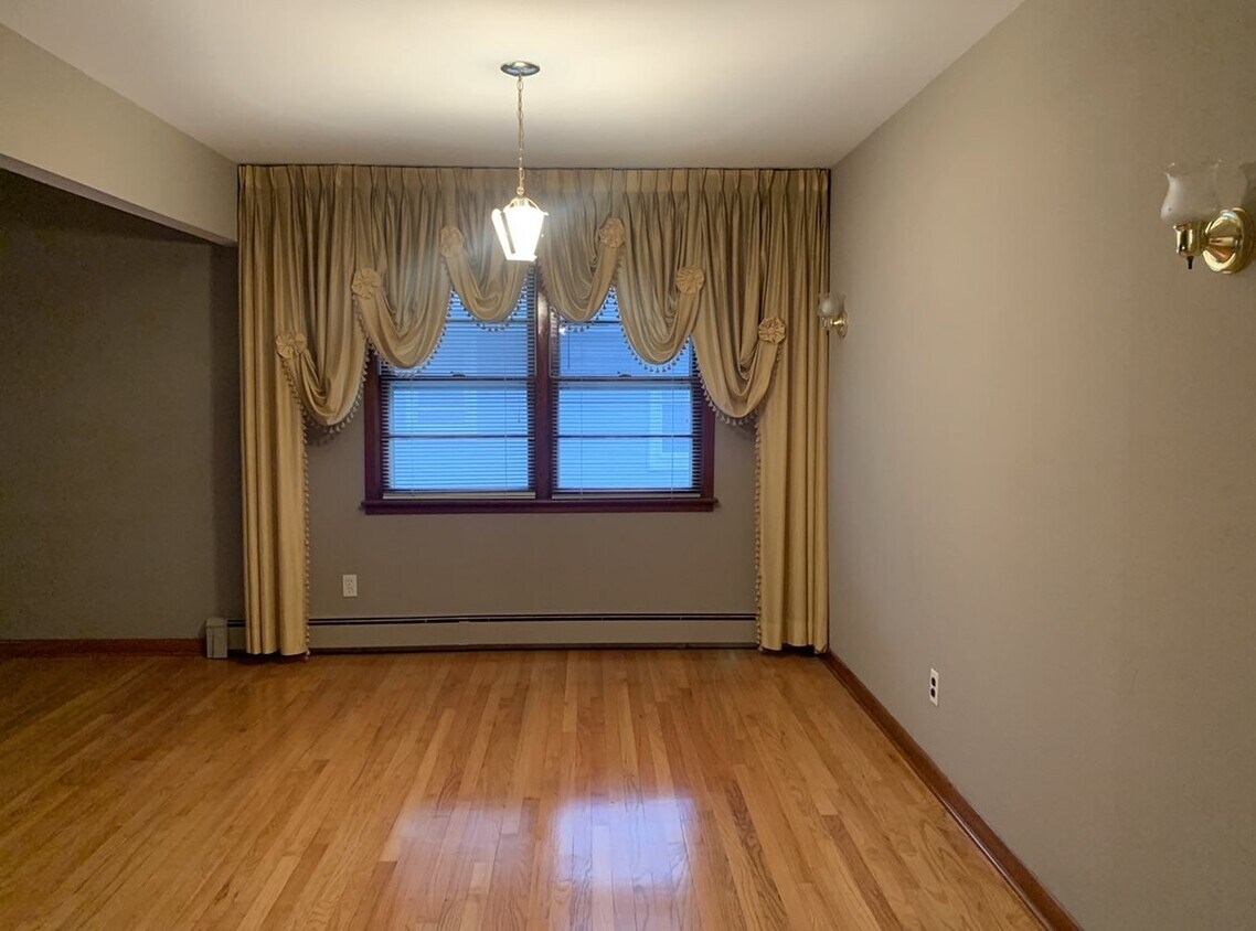 Primary Photo - 315 Elm Ave