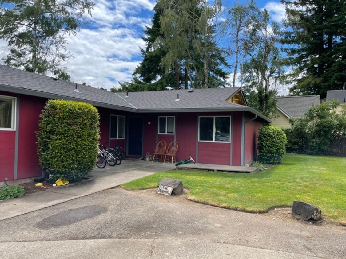 Foto principal - 109-111 SW Fleishauer Ln