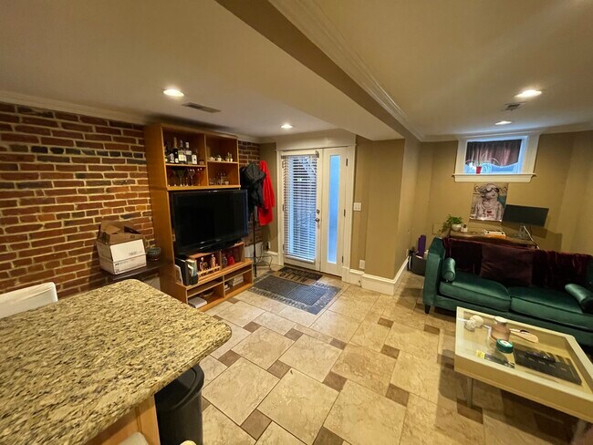 Foto del edificio - 814 9th St NE