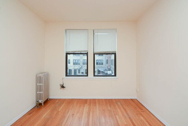 Building Photo - 2737 N Spaulding Ave