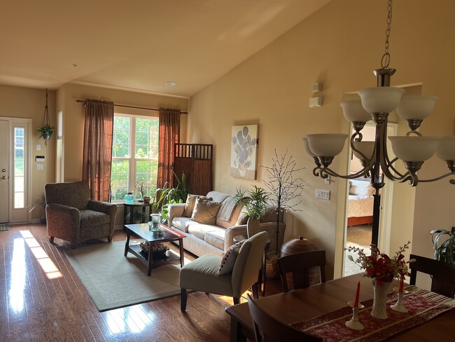 Building Photo - 16 Pebble Beach Dr