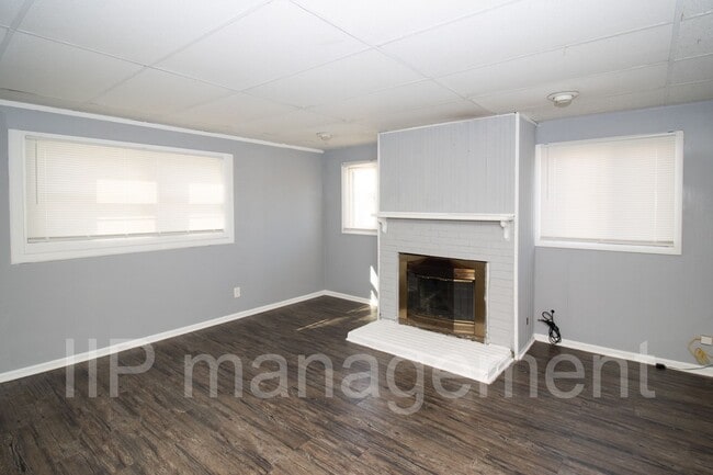 Building Photo - GORGEOUS, FULLY RENOVATED, 4 BED/2 BATH IN...