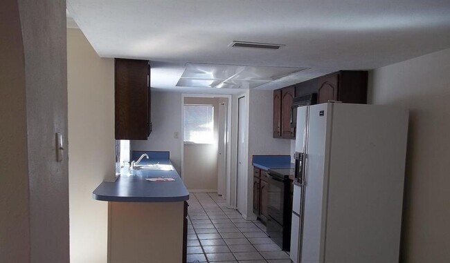 Building Photo - 10234 White Elm Rd