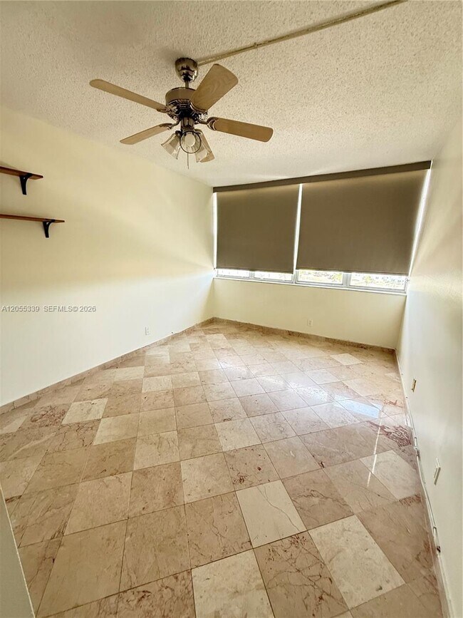 Building Photo - 2025 NE 164th St