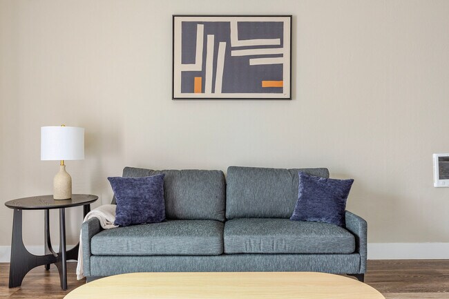 Building Photo - 644 Edgewater Blvd