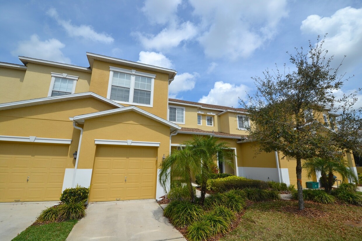 Foto principal - Gorgeous 3/2.5 Townhome in Gated Community...