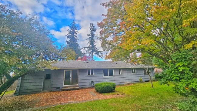 Building Photo - Beautifully Remodeled 3 Bed 2 Bath Rambler in Eastgate, Bellevue