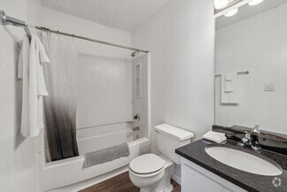 Building Photo - 3027 Northwood Dr