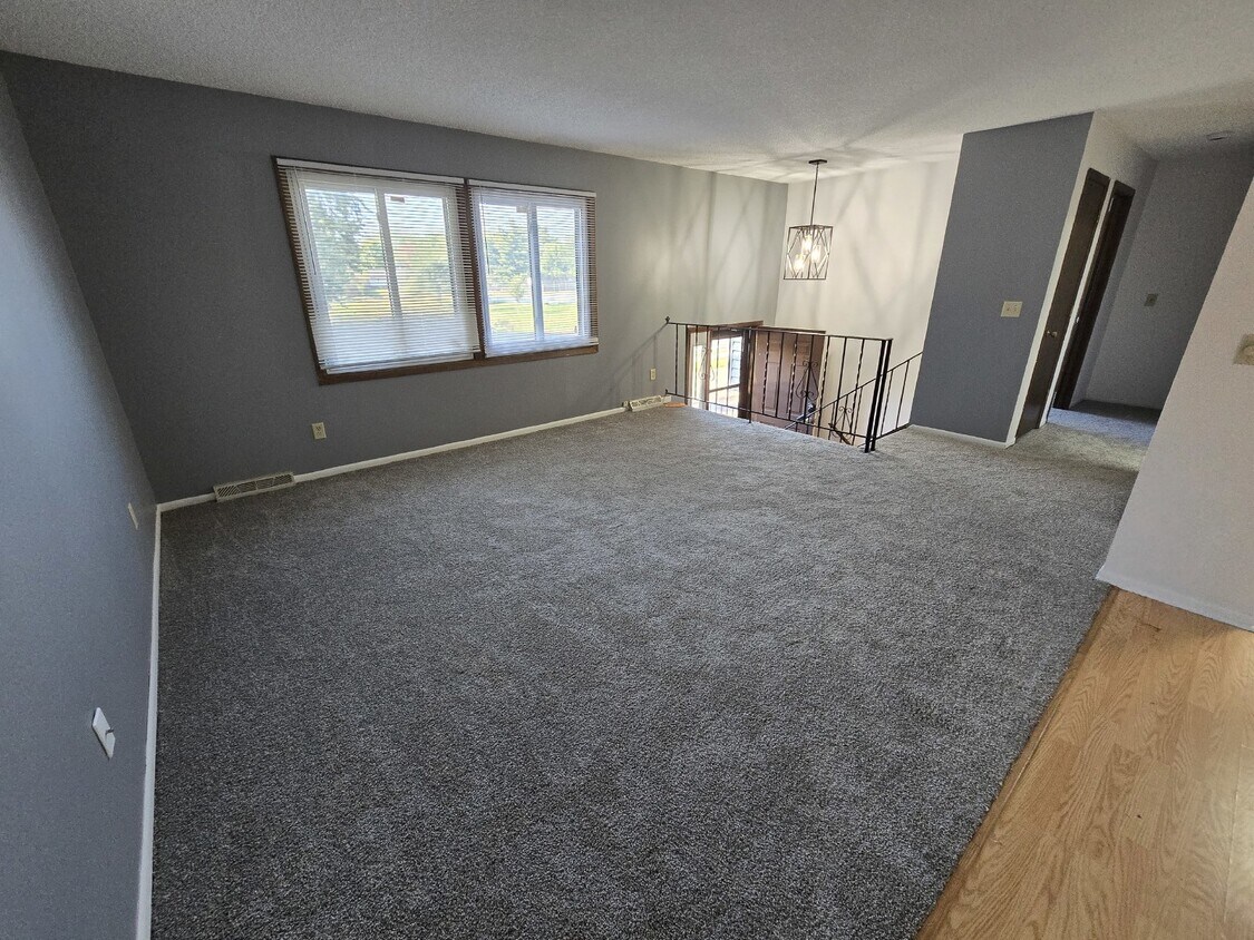 Primary Photo - End unit Townhome in Blaine - FOR RENT