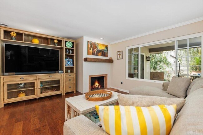 Foto del edificio - Remodeled 3BR/2BA Condo in the Heart of Ra...