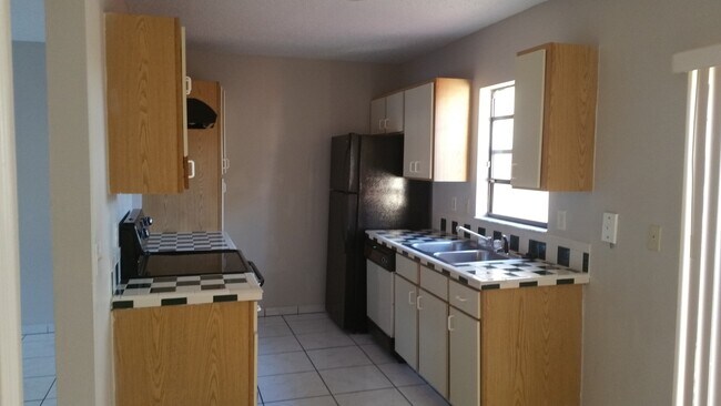 Foto del edificio - 3 Bed 2.5 Bath Townhome | Gated Community ...