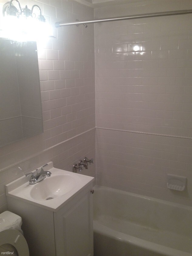 Building Photo - Studio, 1 bath House - 325 E 21st St