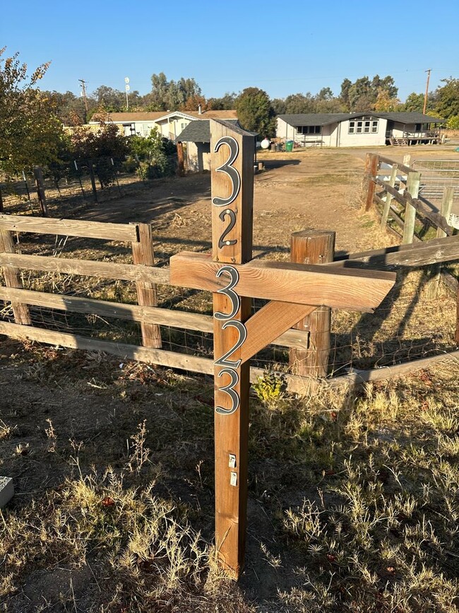 Building Photo - 32323 SIERRA DR - 3 BEDROOM 2 BATH - 1 ACR...