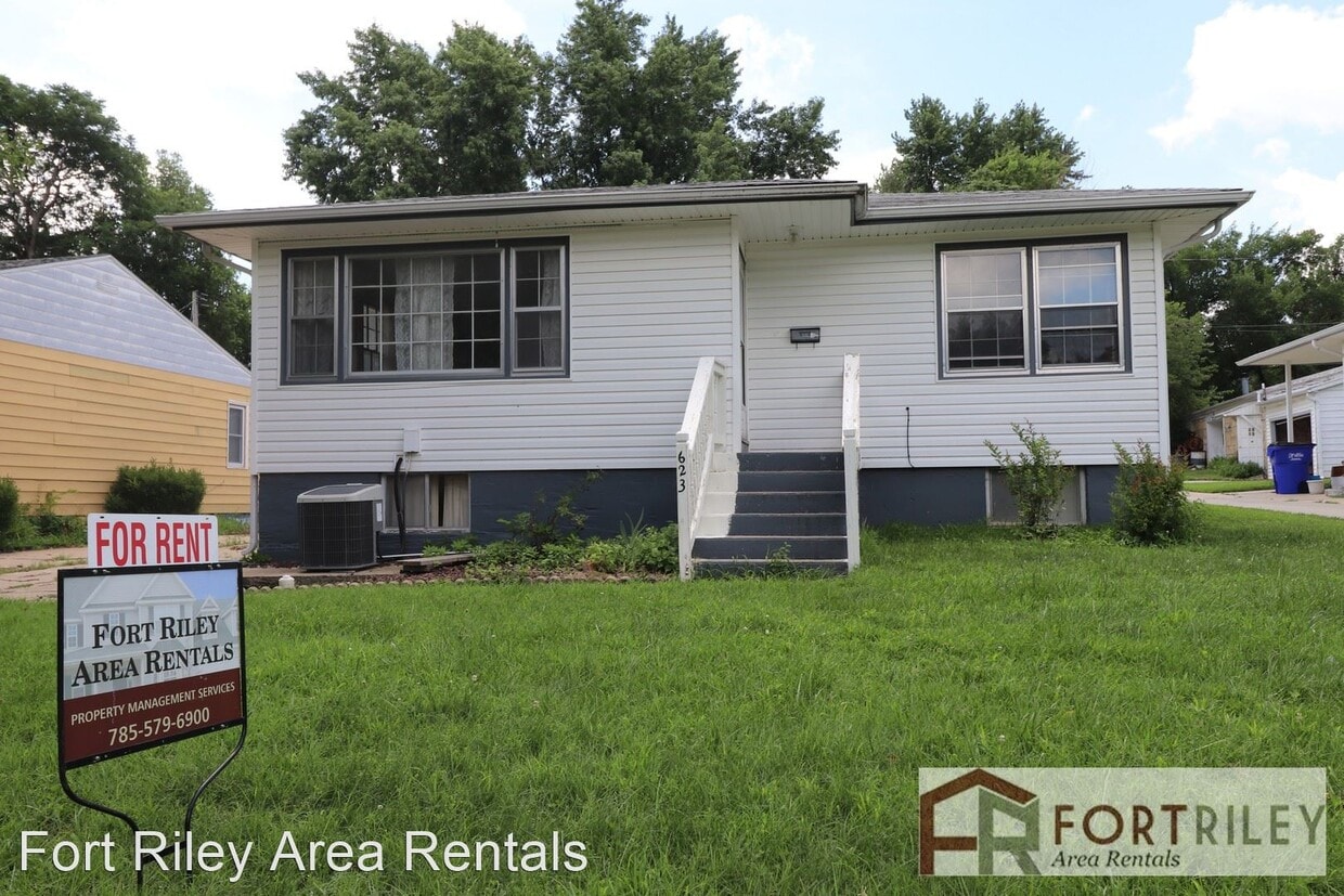 4 br, 2 bath House 623 W. 3rd St. House Rental in Junction City, KS