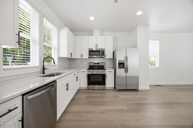 Foto del edificio - 2815 Wilcox Pl