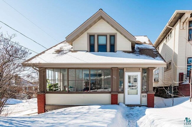 Building Photo - 417 N 17th Ave E