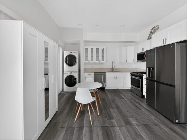 Building Photo - 418 N La Fayette Park Pl