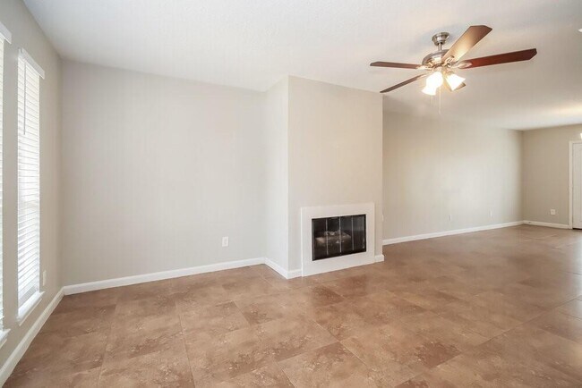 Building Photo - 1711 Oak Ridge Dr