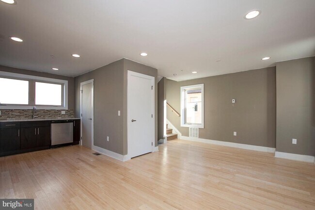 Building Photo - 757 S Marshall St