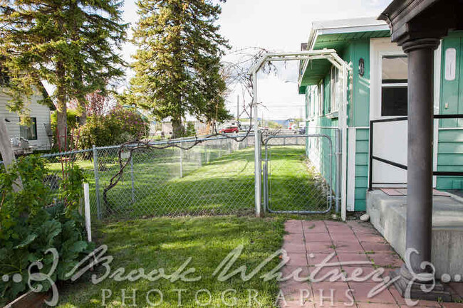 Building Photo - 219 W Locust St