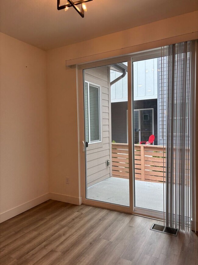 Foto del edificio - 5063 McKinnon Ct