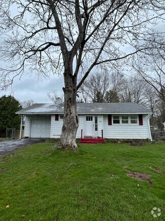 Building Photo - 923 Jamesville Ave