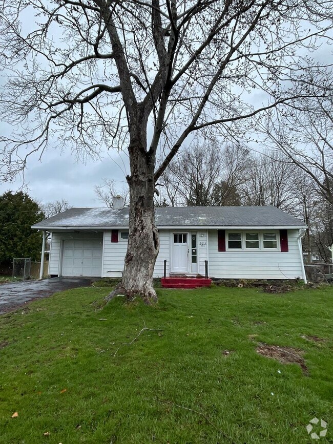 Building Photo - 923 Jamesville Ave