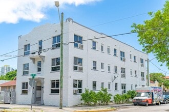 Building Photo - 676 SW 2nd St