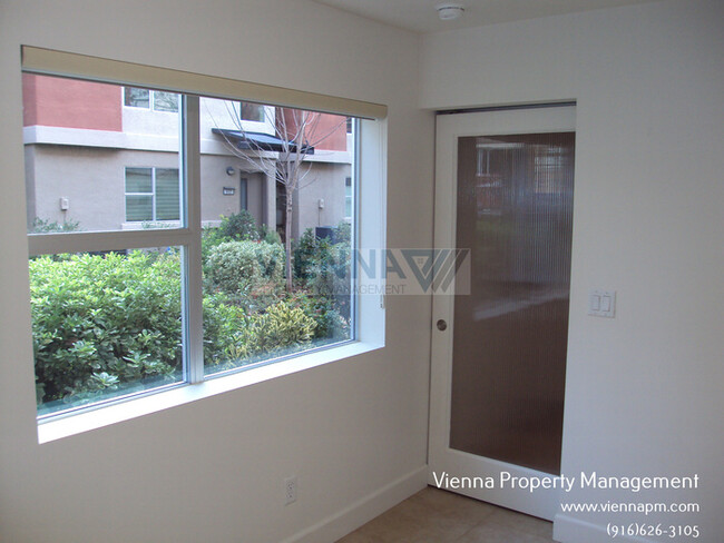 Foto del edificio - Modern 2 Bedroom Loft Close to Downtown