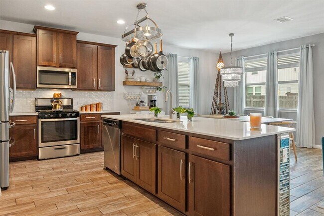 Foto del edificio - 1306 Falconer Wy