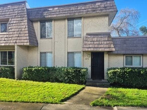 Building Photo - 6054 Vía Casitas