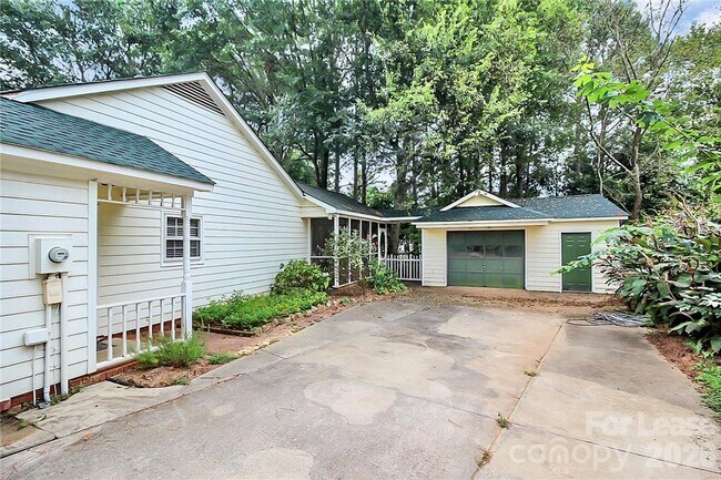 Foto del edificio - 11718 Fernhurst Ln