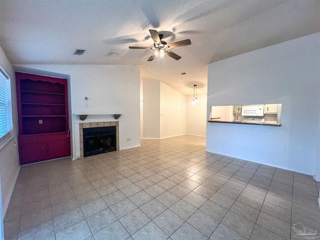 Building Photo - 8101 Treetop Ln