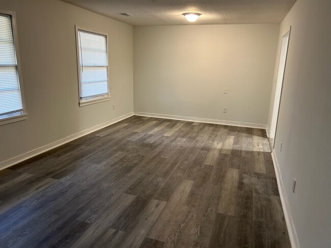Living Room - 725 W Sherwood Dr