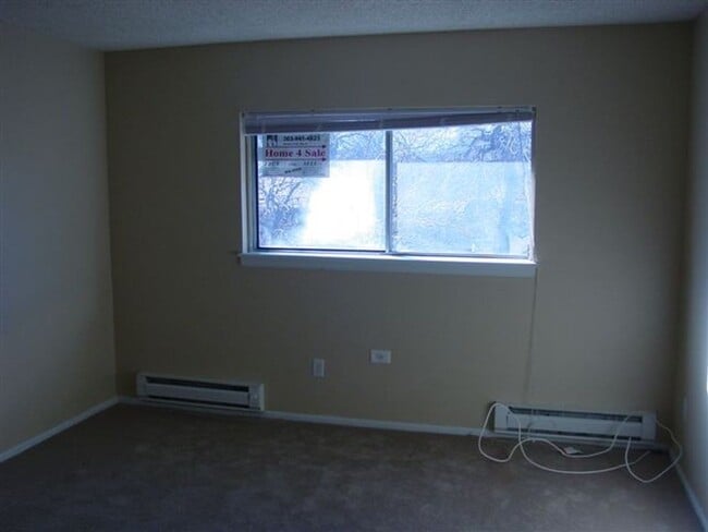 Building Photo - Great location off 2nd and Sable near 6th and I-225 and Aurora Mall