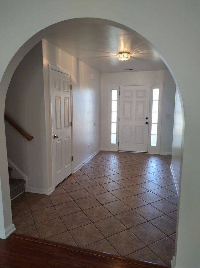 Building Photo - NEWLY RENOVATED 4 Bed/2 Bath home in Woodb...