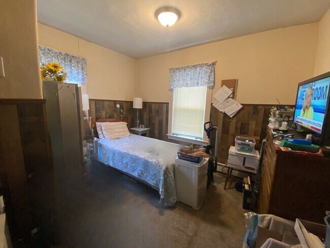 Building Photo - 60 Leamy St