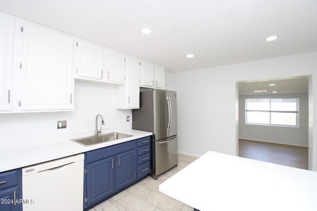 Foto del edificio - 8602 E Sheridan St