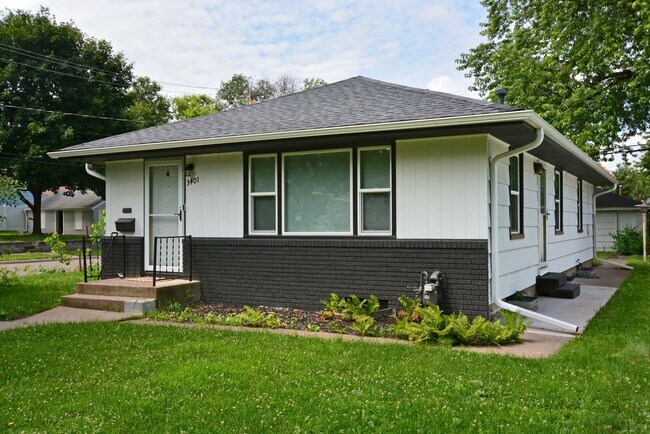 Foto del edificio - Clean & Updated One-Level Living in Robbin...