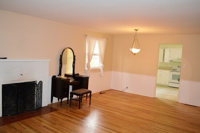 Building Photo - Charming 3 Bed/1.5 Bath in Desirable College Heights Location!